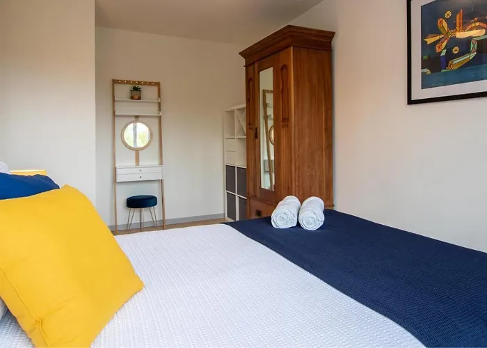 London Bridge 3 Bedroom House With Reception Room, Office And Private Garden