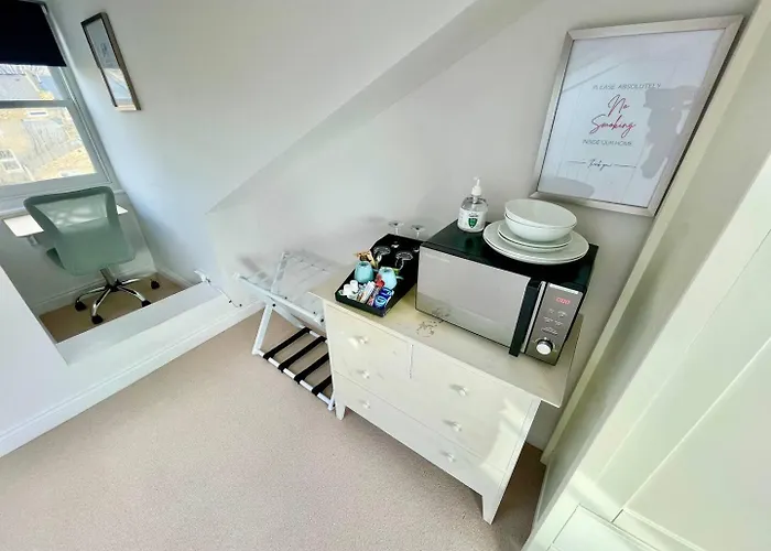 Bright Quiet Loft Room Ensuite Serene Clapham Area