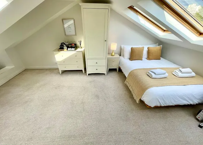 Bright Quiet Loft Room Ensuite Serene Clapham Area