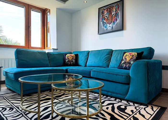 Luxurious 3Bed House With Spa Bath & Garden