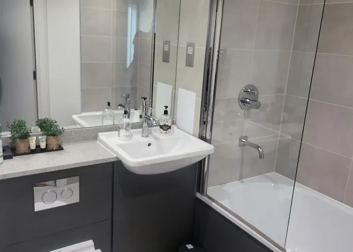 Kayz Lodge- Luxury Ensuite-Private & Shared Accommodation In A New House At The Olympic Village Overlooking Stratford Westfield And Tube Station